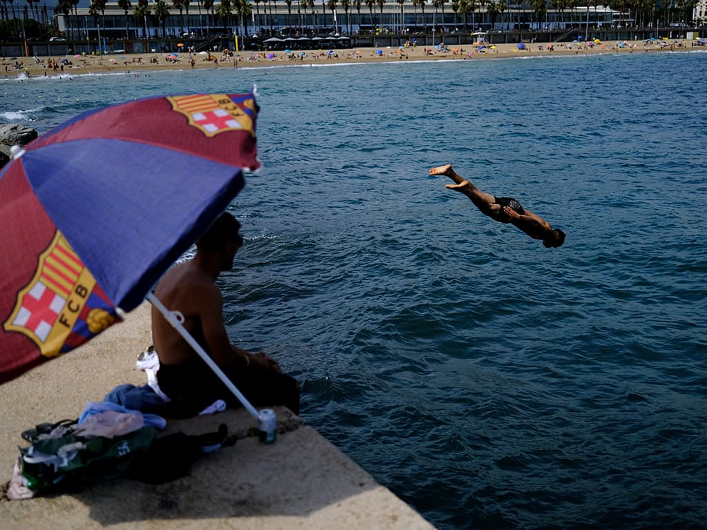 Diumenge d’agost amb la platja buida