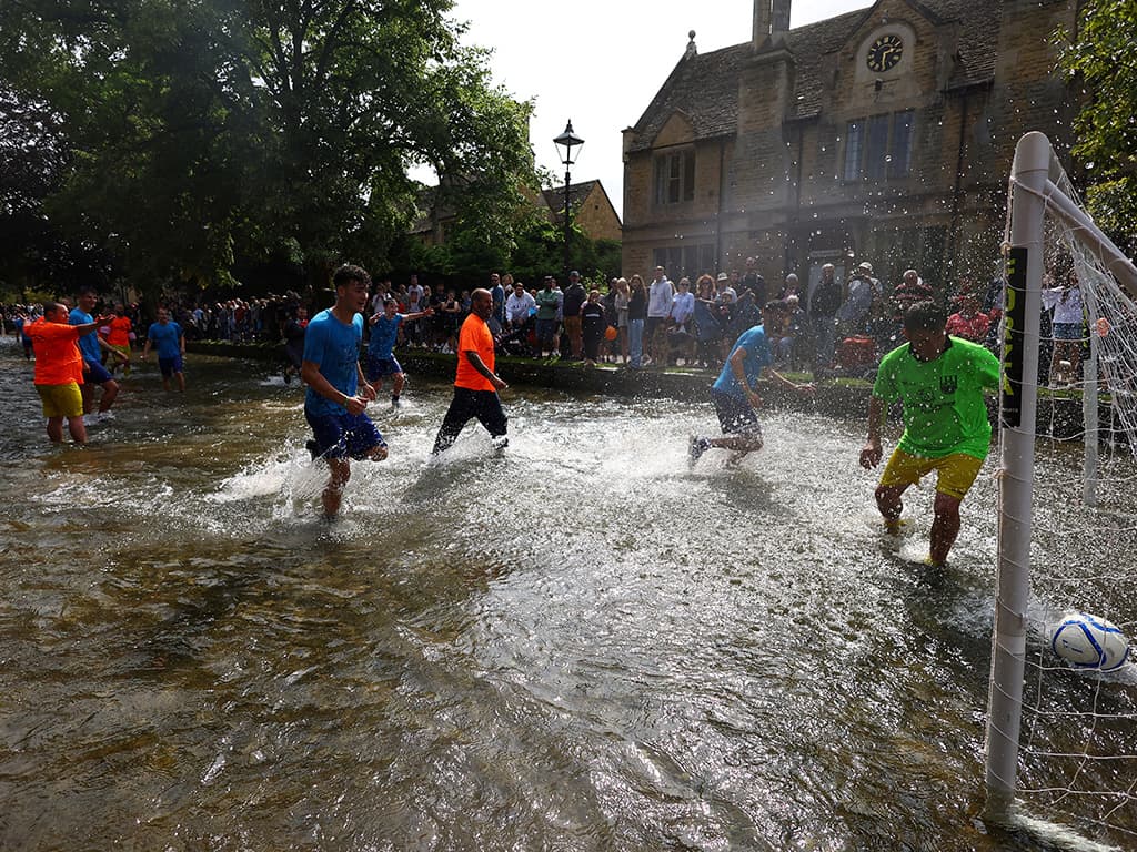 Com s’ha de jugar a futbol a Bourton-on-the-Water?