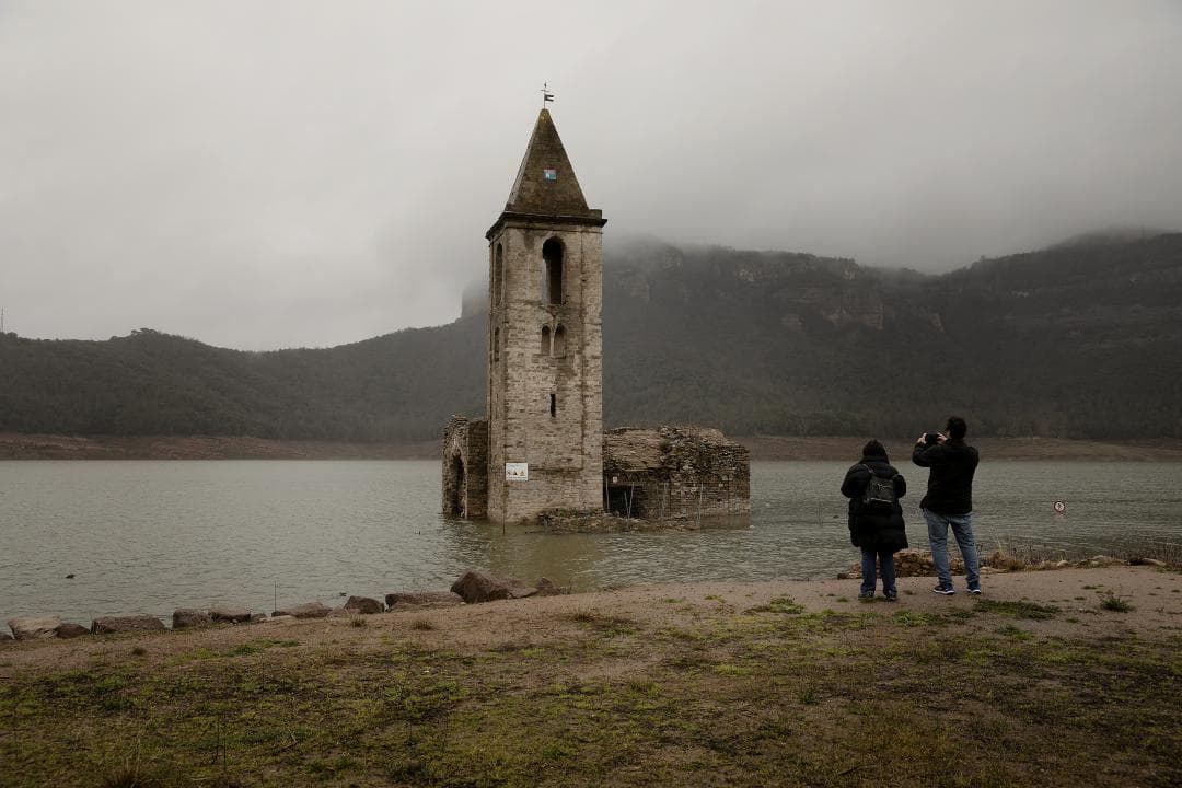 Sant Romà de Sau, encerclada, i la pluja no para
