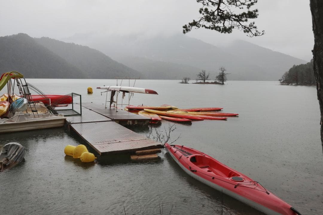 La Baells frega el ple i comença a buidar aigua