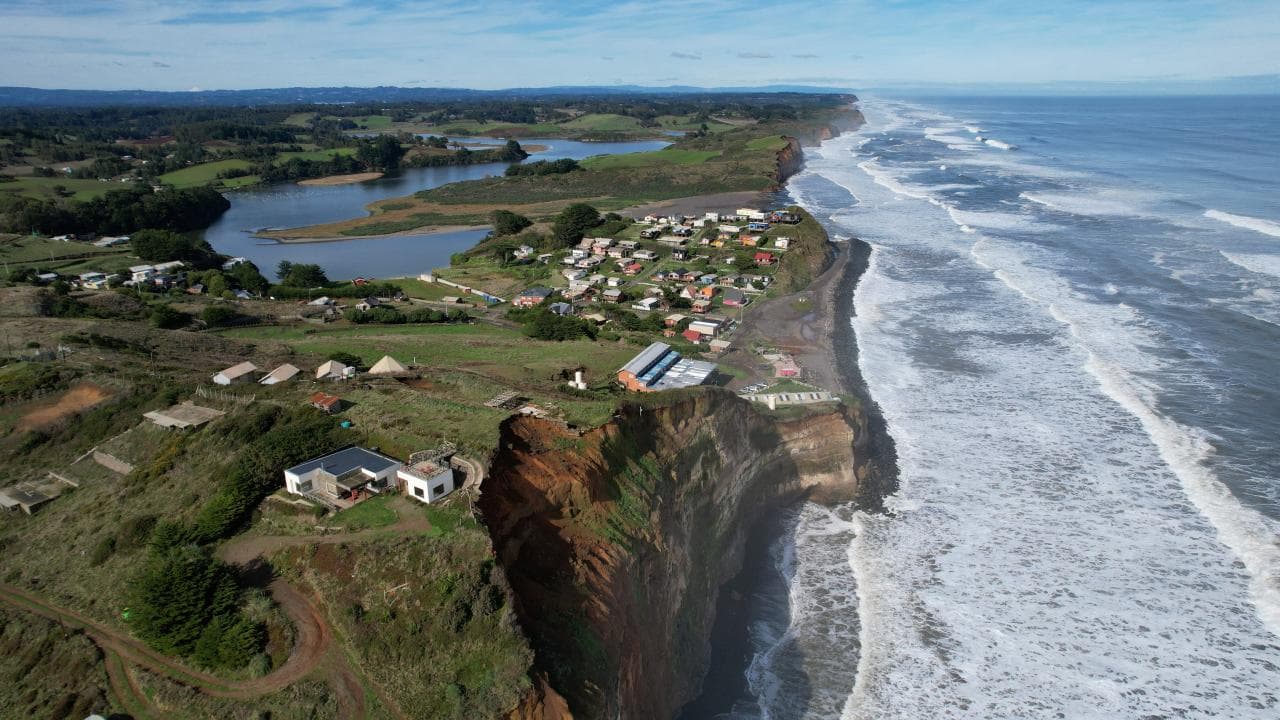 La costa de Xile pateix l’erosió pel canvi climàtic i l’acció de l’home