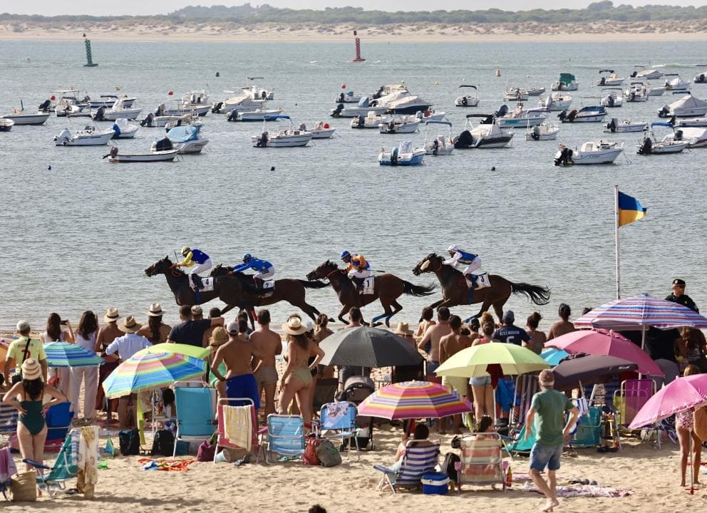 Curses de cavalls a la platja de Sanlúcar de Barrameda, a Cadis