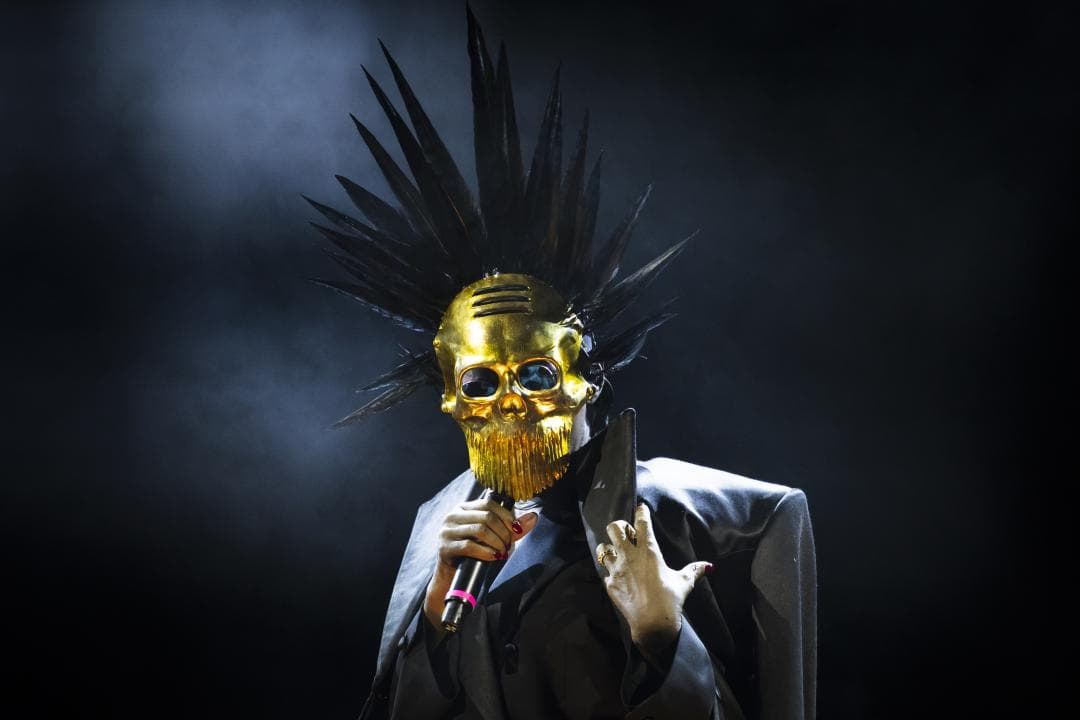 Grace Jones, l’eterna icona de la moda i la música, darrere la màscara