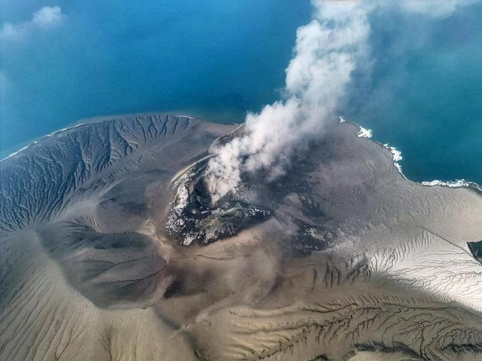 El Krakatoa entra en erupció